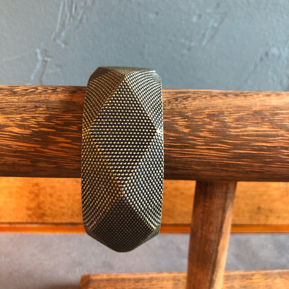 Geometric pattern cuff bracelet - Picture 5 of 5